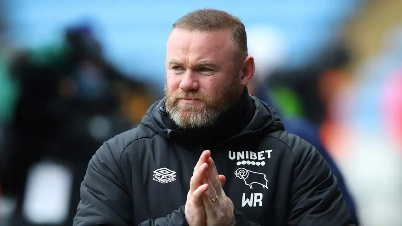 تصريح مفاجئ من أسطورة مانشستر يونايتد بشأن بطل البريميرليج